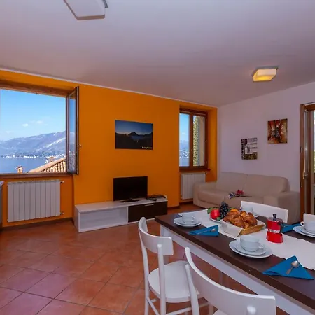 Fiumelatte Sleeps 4 Air Con Wifi * Varenna